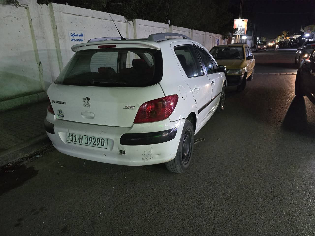 بيجو فرنسي ٢٠٠٥ سيارة مثل ما موضح بل صور كير ومكينة مكفولات السيارة خير من الله ***********
