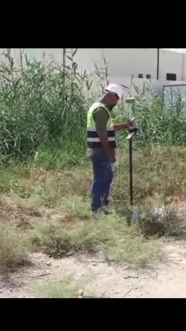 📍 أحد أعمالنا الميدانية اليوم في ناحية الصلاحية

✅ تسقيط وتثبيت إحداثيات محطة رفع باستخدام جهاز الـ Differential GPS الحديث، لضمان أعلى درجات الدقة في تحديد المواقع ونقل الإحداثيات على أرض الواقع.

📐 تنفيذ بإشراف ومتابعة:
المهندس أسامة

🎯 دقة عالية في العمل
🎯 أجهزة مساحية متطورة
🎯 كوادر هندسية ذات خبرة

📞 للاستفسار والتواصل:
***********
