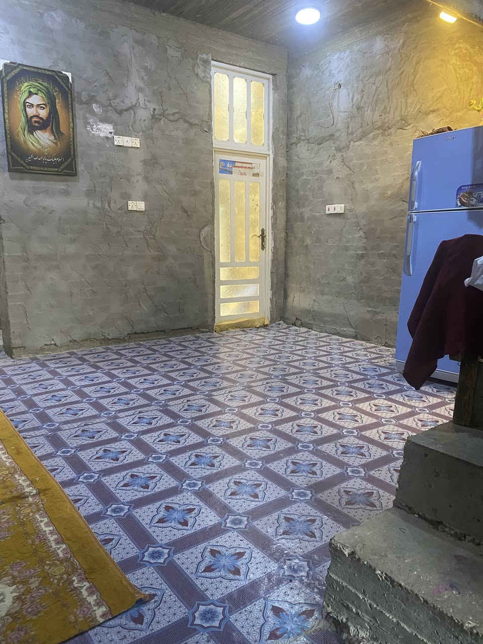 هيكل للبيع ملبوخ بس اسمنت ابو خستاوي جهه المرور خلف مجمع العين السكني لبناء حديث صار سنه  رقم ابو البيت ***********  مكلف بالنشر السعر ٤٠ بي مجال
