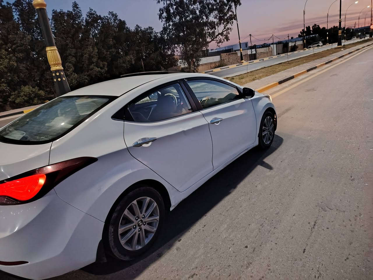 سلام عليكم لاانتره للبيع مديل 15 فول مواصفات خليجي محرك 1800 مامفتوح لامحرك ولا كير تبريد تدفئه كامل تختم تايرات حداديه جديده رقم سياره بغداد السنويه 27 العنوان كربلاء سيارة بيها قطعه وحده فقط سونار صار يومين السعر 120 وبيها مجال رقم الهاتف ***********
