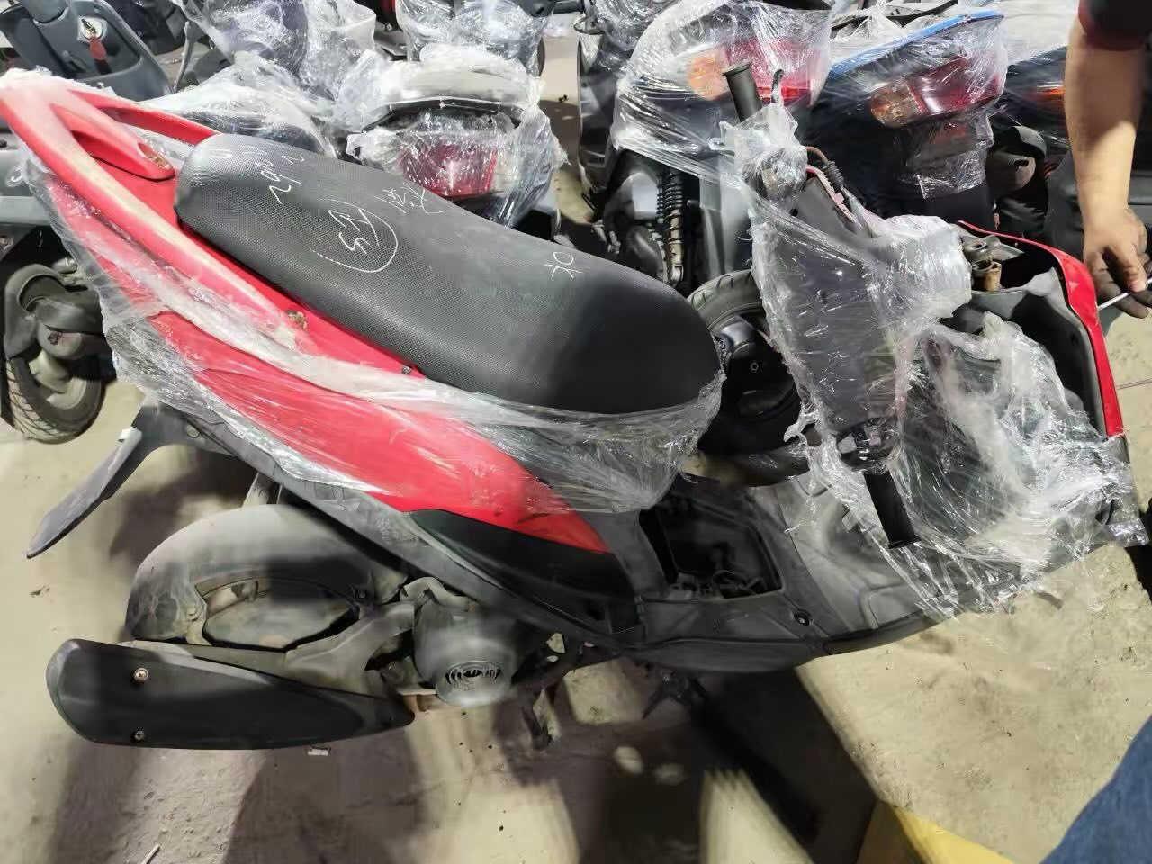 سلام عليكم ماكس عدله حمره 120كفاله عامه برغي ما مفتوح منها فقط مبدل جوزه مال سويج ول بلادي موجود طالعه من معرض الزيتون مكاني ناصريه مركز رقم هاتف:***********
