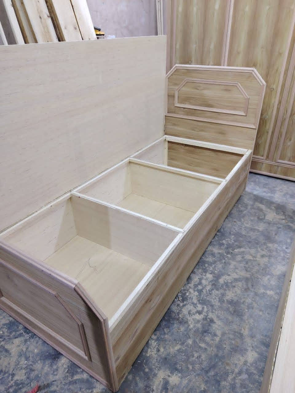 بسم الله الرحمن الرحيم
نجارة ابو نور العبيدي للاثاث الحديث حطاطة 
الرمادي كورنيش الحوز قرب مدرسة جنيد البغدادي 
هاتف *********** واتساب 
ومن الله التوفيق
