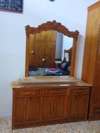 تخت • مرايا • أقل من سنة