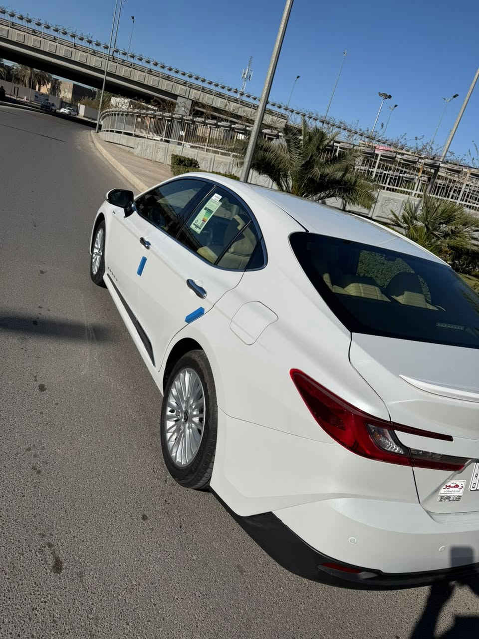 كامري  E بلص 2025 وكالة عبد الطيف جميل (ياباني )
محرك 2500 هايبرد 
🔥السعر 265 مكان السياره الرمادي 
🔸سلايت 
🔸محرك 2500 هايبرد شحن ذاتي 
🔸برده خلفيه كهرباء 
🔸بصمه تشغيل + دخول ذكي 
🔸كيجات دجتل شاشه 
🔸هاندر بربك بصمه + اوتو هولد 
🔸شاشه مسجل كار بلي + كامره خلفيه 
🔸كشافات لد 
🔸شاحن لاسلكي للهاتف النقال 
🔸لايت زينون + لد زينون 
 🔸ستسم ايرباك 
🔸تبريد قطعتين
🔸تبريد شاشه بيانو
اشاير مري + مري شفط
مانع نزلاق + ايفو مود + مود درايف
حساس امامي + حساس خلفي + حساس ظغط اطار  كفاله عامه وعداد الكيلو منتر 12الف
***********
