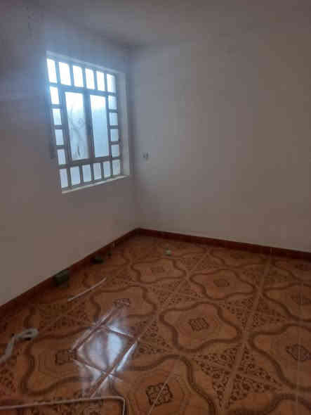 شقة للايجار حي السلام قرب المستوصف 
مساحة ١٠٠م تحتوي ٢ غرف نوم وصالة ومطبخ وصحيات 
سعر / ٢٥٠ 
تواصل 
***********
مكتب دارك / حي السلام 
ابو زهراء الشمري
