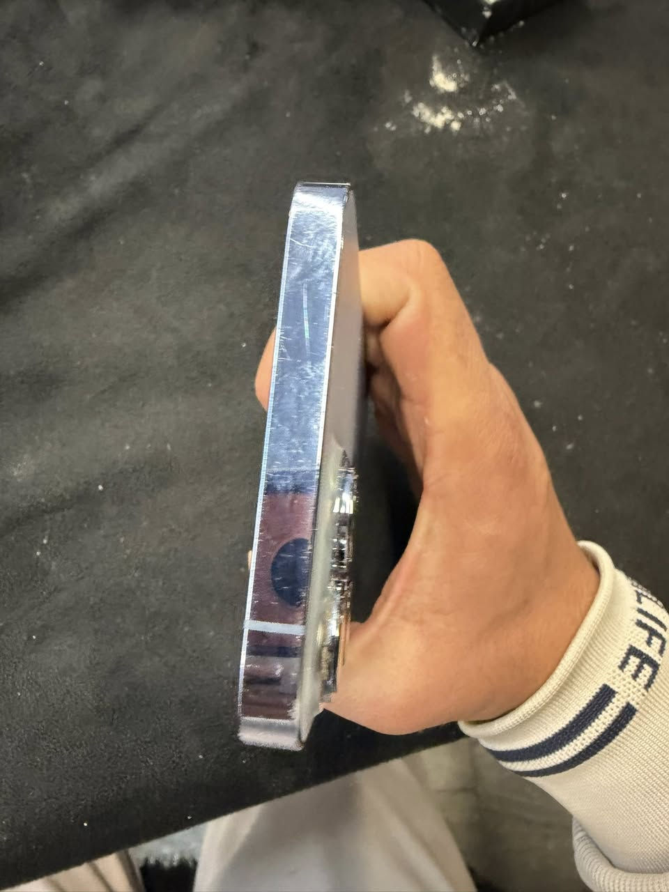 ايفون 13 برو ماكس بطاريه 84 ذاكره 256 الجهاز نضيف كلش وضمان محلقاته كامله بطاريه ما معلايه السعر 750 وبي مجال التواصل خاص او الاتصال ع رقم تالي ***********
