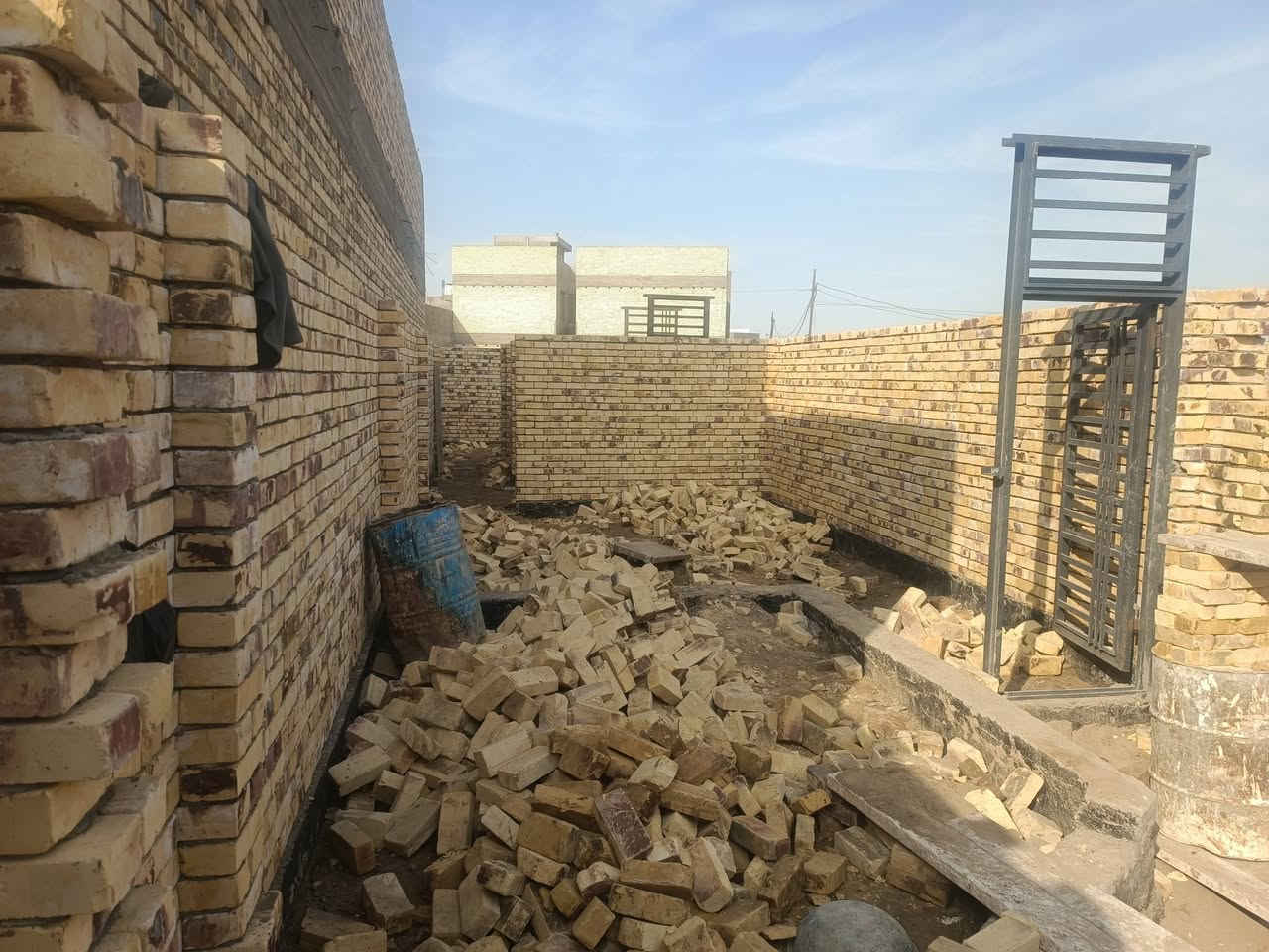 مراحل انشاء دار سكني مساحة 100م٢ لاحد مواقعنا في حي الجامعة........ للاستفسار مراسلة الصفحة أو الاتصال ***********
