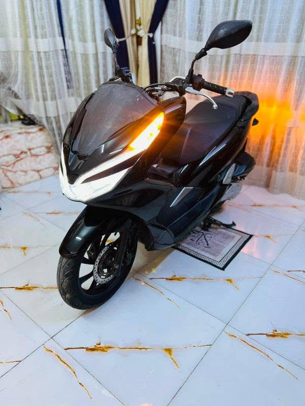 السلام عليكم PCx  جيل الثالث ياباني،مال رمبه،جديد مكفوله كفاله عامه،لوك مكينه برغي ممفتوح،بيه شلعه معدل فول حساس،ازدحام حساس،ستان كله شغال ماشيه ٢٨ حقيقي لوك العنوان بغداد الكراخ السعر مليونين و٢٠٠ وبيه مجال اله الهاتف *********** اتصل وبيك خير ودلل
