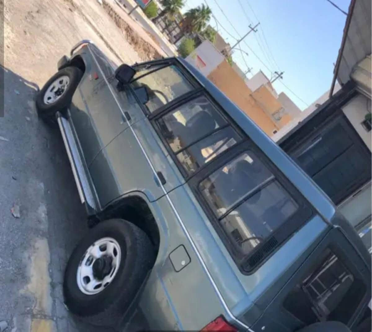 السلام عليكم باجيرو موديل 90سيارة حلوة ونضيفة لاصبغ ولا ضربة دواخل جديدة تبريد شغال كلشي شغال سيارة مال جناي مكان بابل الحمزة الغربي السعر 55بيهة مجال قليل والموشراي لايكسر بلسعر الن اكو حتة ب20(رقم صاحب السيارة***********
