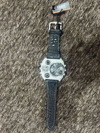 ساعة • للبيع