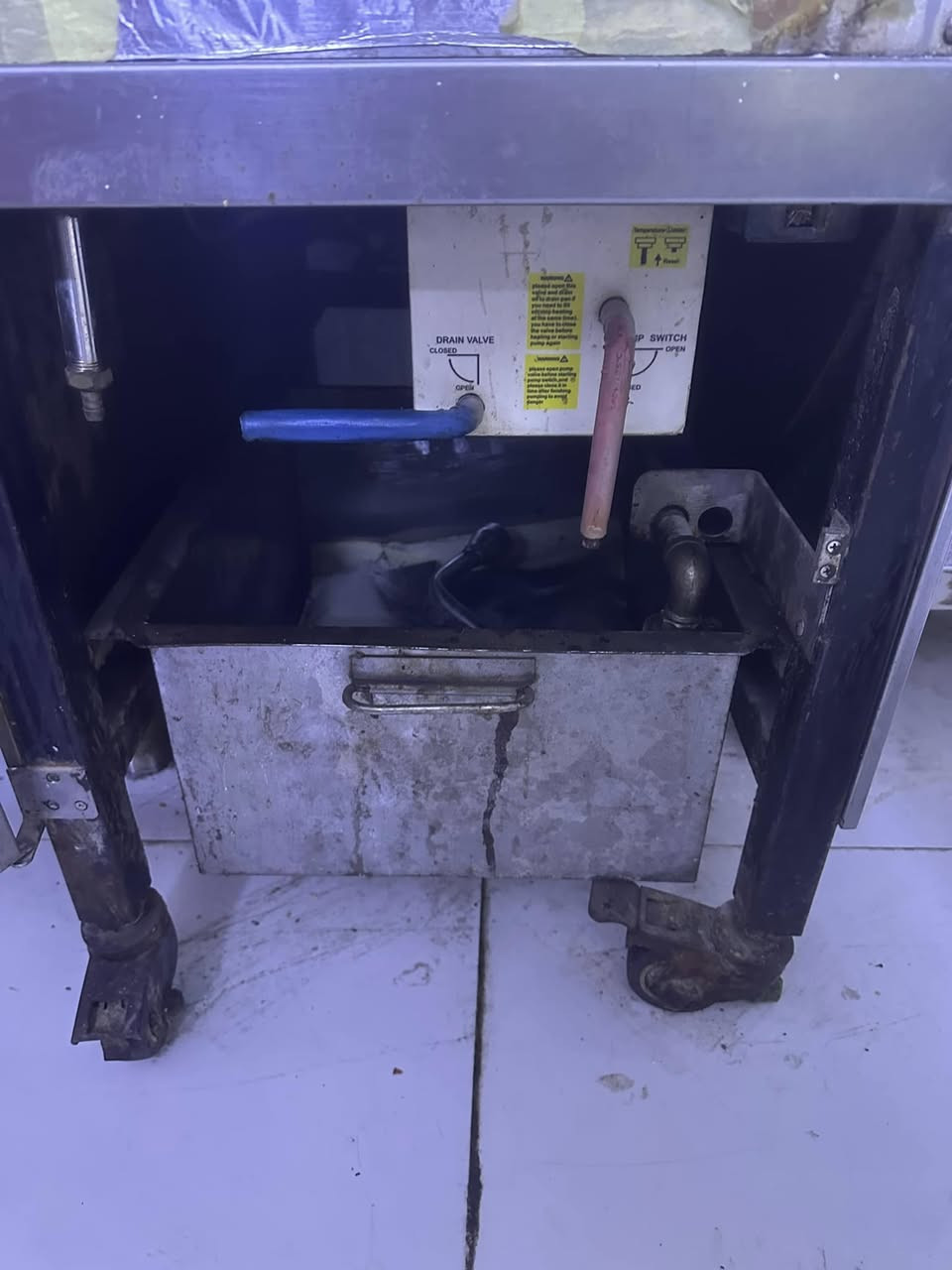 السلام عليكم 
للبيع جدر كنتاكي صيني 
السعر 5 ورقه بي مجال الشراي شغال ع الفحص 
***********
