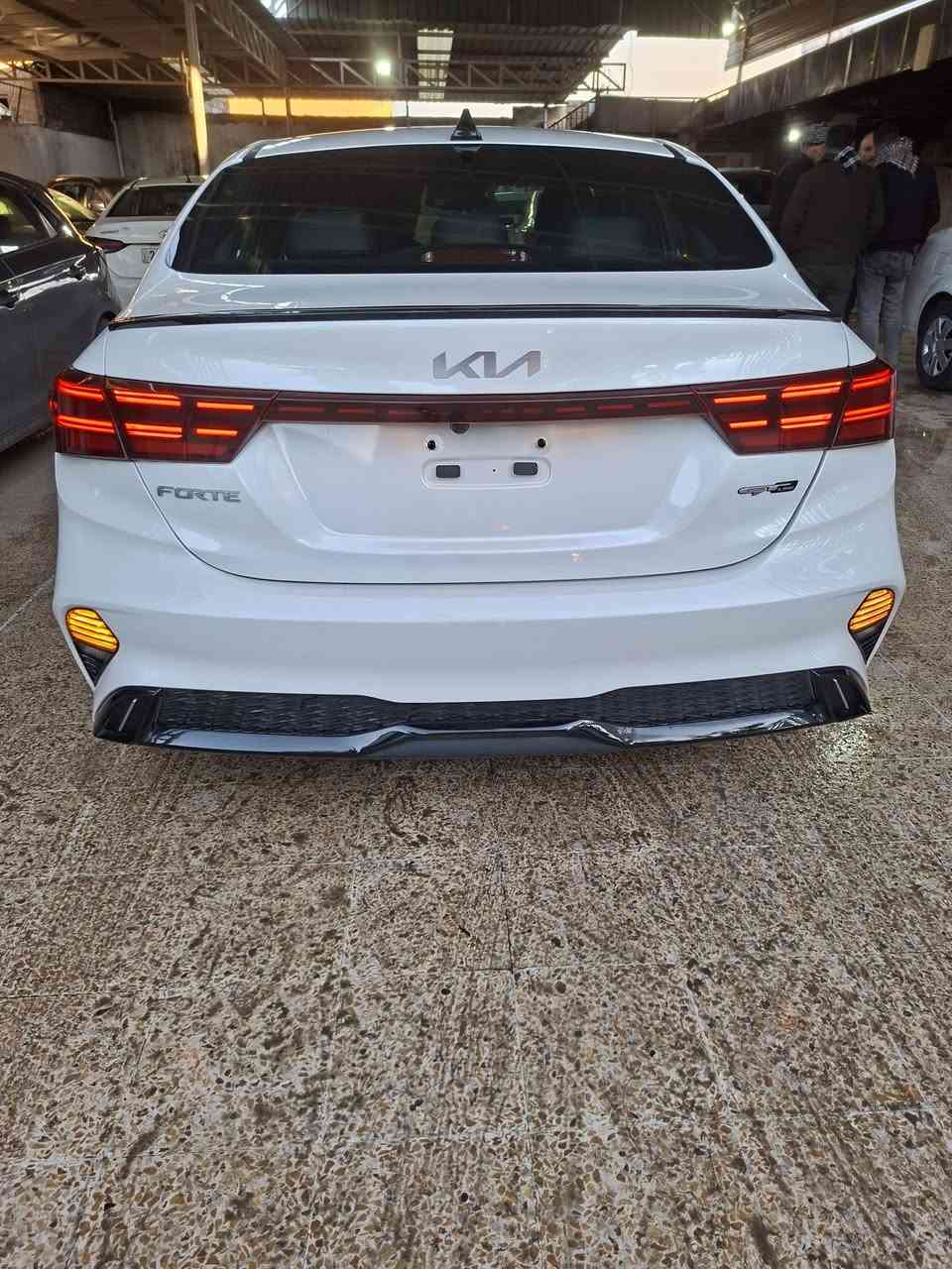 السلام عليكم
كيا فورتي جي تي لاين ابيض 2024
المواصفات...
السيارة زيروو  ماشية فقط 800 ميل..
السيارة فوووول مواصفات فتحة سقف بصمة تشغيل مع بصمة ابواب وتشغيل عن بعد...
رادار امامي + رادار جانبي 
 توقف ذاتي + تحديد مسار
ونقطة عمياء + سايد بريك دكمة ..
 لد امامي ولد خلفي و اضواء ترحيب عند الاقتراب من السيارة
تحكمات ستيرن كروز تثبيت السرعة
 ثلاث وضعيات قيادة (نورمل + سمارت + سبورت)
شاشة كبيرة  8 انج + 🅖🅟🅢+ بوصله + كامره خلفية دواره 
محرك 2000 دوش
 الضرر ... نصف جاملغ امامي ونصف جاملغ خلفي  بدوووون دواخل
 وصور الضرر موجودة بالمنشور ....
السيارة كاتي بدووون رقم ...؟
موصل /  ***********
