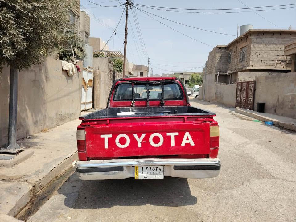 سياره ٢٠٠١ للبيع سياره نظيفه كلش رقم بغداد دولي الجديد شرط التحويل مكفوله من كلشي كير ومحرك بالشرط تبريد شاصي بالشرط بيها بس رش جامرلق السكن والبونيد رايدها ٨٠ وبيها مجال مكان السياره ديالى ***********
