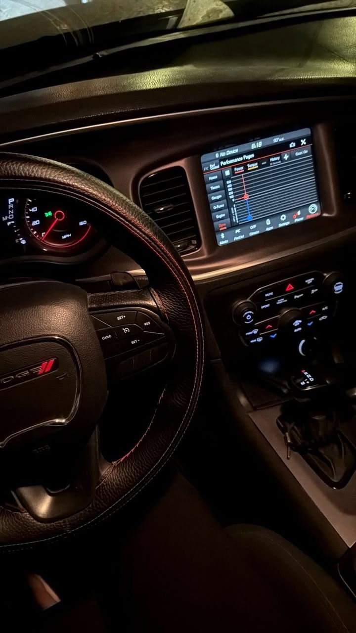 سلام عليكم 
🔴للبيع🔴
Dodge Charger  RT 2022
دوج تشارجر ار تي 2022
🔴مواصفات السيارة بلاك توب / نظام سبورت/ سوبر تراك باك
🔴ممشى السيارة 32الف ميل 
🔴حادث السيارة جاملغ فقط بدون دواخل وربع من باب السايق مصبوغ ايرباك دشبول راجع سستم 
🔴مكان السيارة تكريت 
🔴رقم السيارة اربيل 
🔴السعر 280$ بيها مجال بسيط 
للتواصل على الرقم ***********
