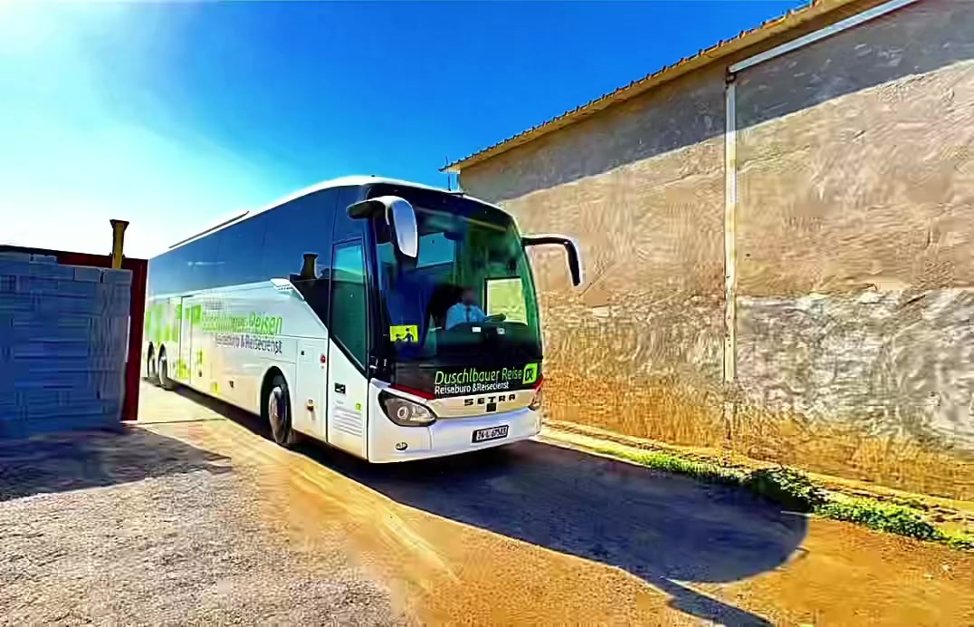 ( شركة طيبة البوادي )

باصات VIP 🚩

لنقل المعتمرين وحجاج العراق الئ الديار المقدسة براً .
- المعتمدة رسميآ من قبل 
( الهيئة العليا للحج والعمرة )🕋

- توجد لدينا باصات حديثة وباعلئ المواصفات السياحية .
(خدمة ضيوف الرحمن شرف لنا )

العنوان - بغداد: 1-شارع فلسطين قرب ساحة بيروت .
                        2-شارع صفي الدين الحلي .

للحجز والاستفسار الاتصال على الأرقام التالية. 

*********** 📞
*********** 📞
*********** 📞
