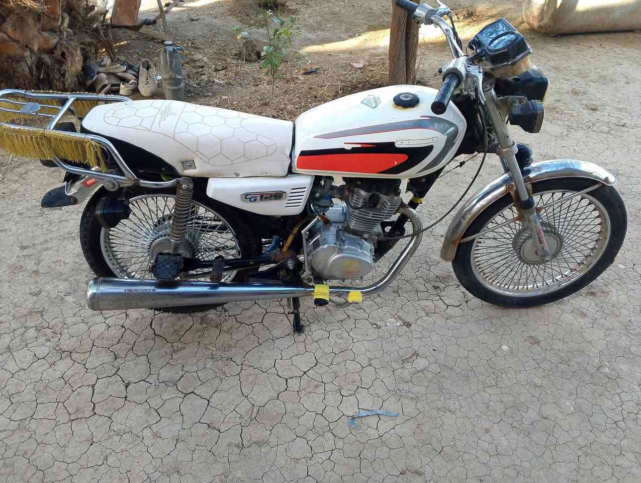 اسلام عليكم شباب عندي دراجه تايكر ما متعوب شلع الدراجه حلوه ومرتبه اوراق اصولي دشبول الكتروني دبشاير اضويه عالي ناصي كله شقال السعر 375او بيها مجال المكان بابل اجبله وحياكم الله هاذا رقم الهاتف ***********موديل 19
