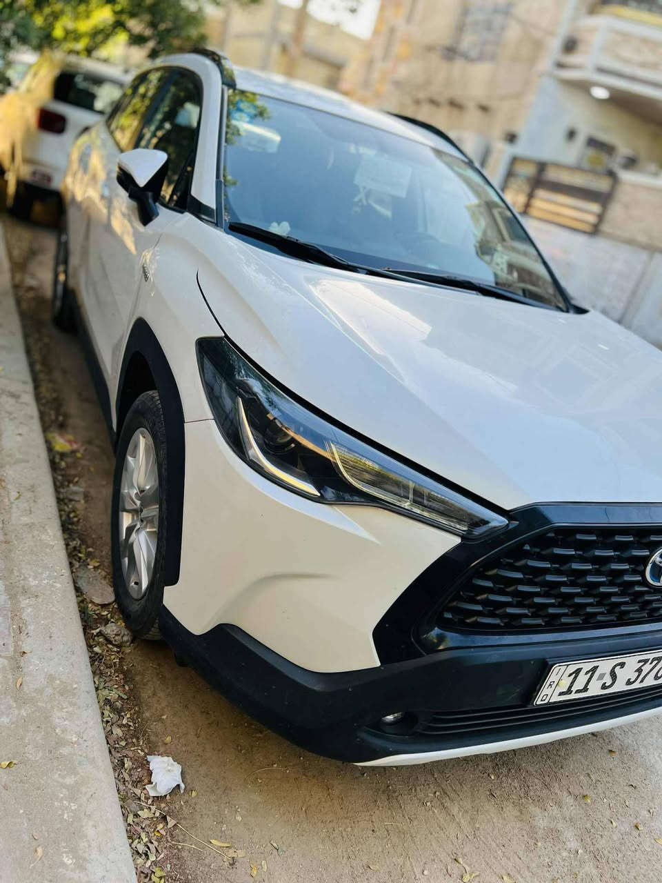 السلام عليكم للبيع كورلا كروس ياباني خليجي موديل 23 لون ابيض صدفي والداخل لونين اسود وماروني بلادي محرك 1800 مواصفات بصمة وفتحة وكامرة وشاشة  وحساسات خلفية وكشافات ضباب بلادية وشاشة اعطال وتحكمات ستيرن ومثبت سرعة واشاير مري ومري شفط وسبير ويل كب بلادي وتبريد قطعتين ثلج بيها صبغ كما موضح بالسونار بدون دواخل وبدون ايرباك طخة خفيفة ونصبغن بلاديات السعر 173$ للاستفسار الاتصال واتساب *********** مكاني بغداد الطوبجي
