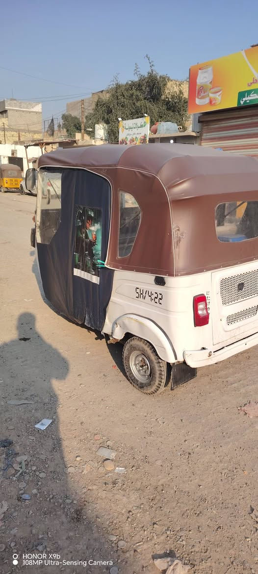 سلا عليكم تكتك موديل 2021 شهر 11 تكتك نضيفة سعر 7100 وبيهة مجال قليل بكاني بغداد قرب بسماية ***********
