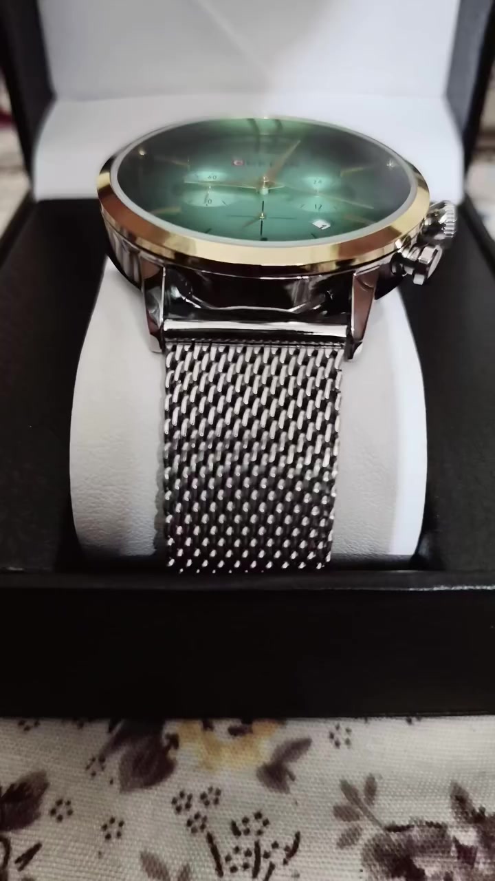 ساعة CURREN   سير  حصيرة سناتر كوله شغالة سعره  50.000الف       واتساب.. ***********
