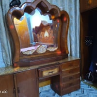 ميز تواليت ولجربايه ولزاويه للبيع بسعر مناسب تسكام الخشب الثقيل لتواصل...