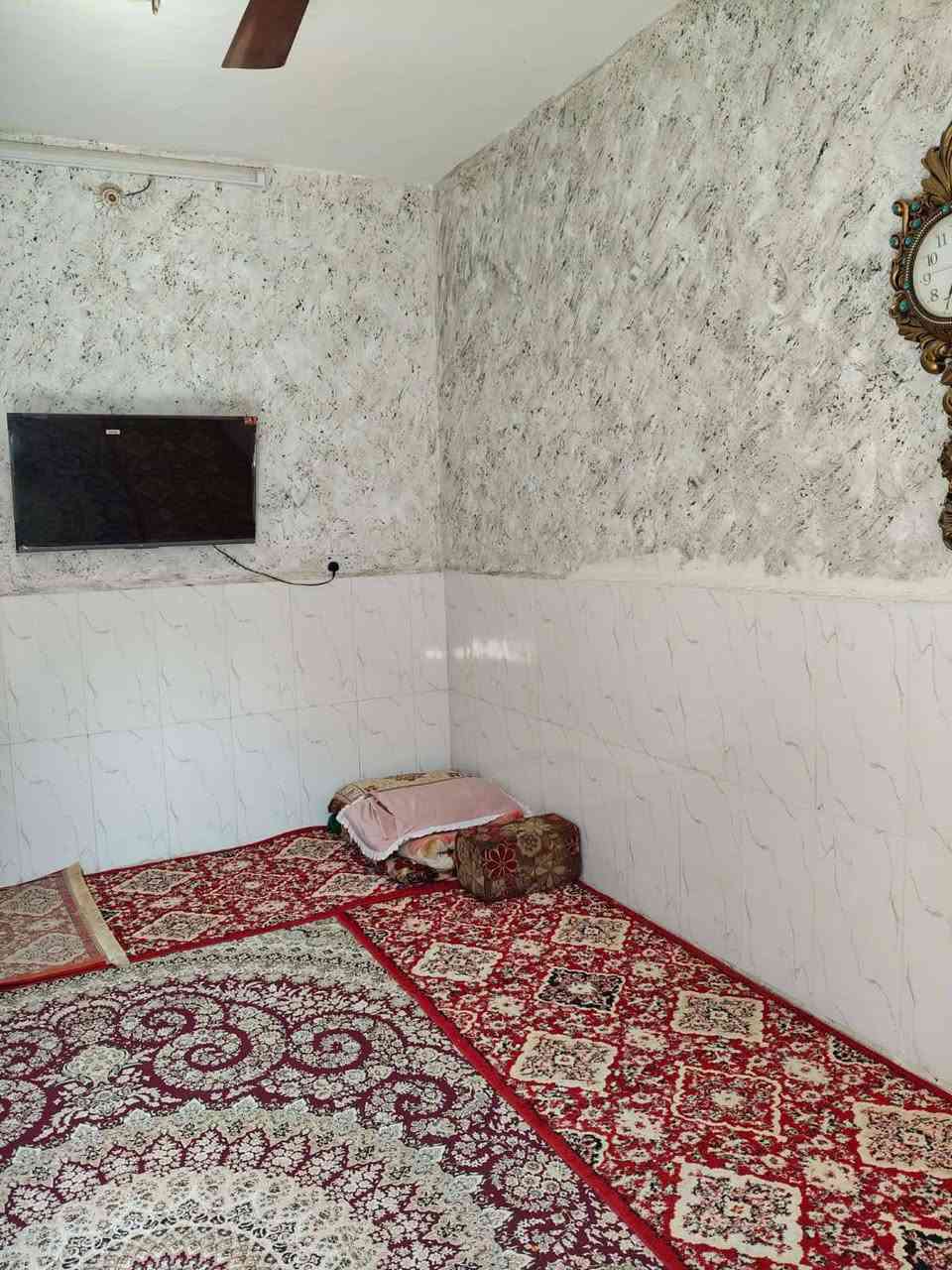 السلام عليكم عرض جديد
المكان : زين القوس بضهر شارع الشيرازي قرب مدرسه الاوائل الاهليه 
التفاصيل: مشتمل مساحه 100متر طولاني نضيف جداً
يحتوي على ﴿غرفه/مطبخ /استقبال/صحيات/منور/صاله/وبيتونه واستاره ﴾ 
السعر :70مع المجال البسيط جداً 
ملاحظة/المنطقه كلش راقيه خدمات وجاهزه 
للاستفسار الاتصال على ***********سجاد العايدي
