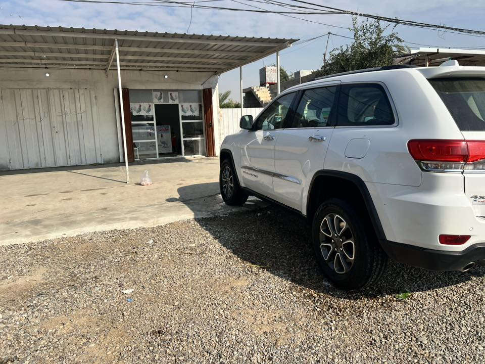 جيب  خليجي  2014 لمتد 4x4 فول موصفات 1/1  بيه صبغ شبر تقريبا مع بار نفس الجملغ والباب بي بارد وبعض التكحيلات يعني ملاحضات بسيطه
مرواس حسب القناعه

حجم المحرك : 6سلندر 3600  
ماوس وضعيات قياده الفور ويل 
* بانوراما
*غرفه السياره عسلي جلد 
*اناره ترحيب 
*حساس مطر 
بصمه دخول ذكي
*صندوق كهربائي 
*شاشه كبيرة 
*كامره دواره 
*كشنات الاماميه كهربائي 
*خزن وضع المقاعد والستيرن 
*ويل حجم  20
هوك امامي خلفي
*شفتات ستيرن 
* حساسات خلفية وامامية 
*دبل كزوز 
* مرايا متحركه عند الرجوع للخلف  
*مري شفط
*ستيرن كهربائي متحرك  
* كشنات تدفئة امامي وخلفي 
* كشنات امامي تبريد 
* ستيرن تدفئة   
* لد امامي ~لايت زينون بلادي   
*سيدي 
*دمام خلفي 
*ايكو 
*زراك لايت
*تبريد قطعتين 
* سستم صوت ٩ سماعات دمام خلفي 
* اشارات مرايا 
*كير طيارة 8 نمر 
* تحكمات ستيرن 
* تدفئة مرايا جانبيه 
رقم بغداد
السياره جديده
مكان السياره ديالئ
 
***********
