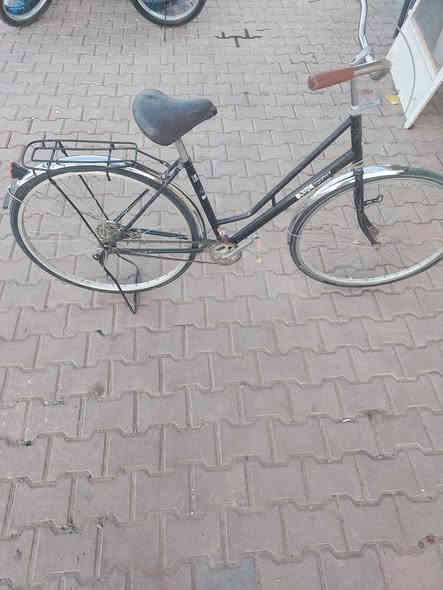 بايسكل موزة 
حجم 27
جوابة جديدة 
تايرات جديدة 
بريك خلفي شغال 
سعر 65وبي مجال للشراي 
تكريت القادسية شارع جليل القصاب
***********
