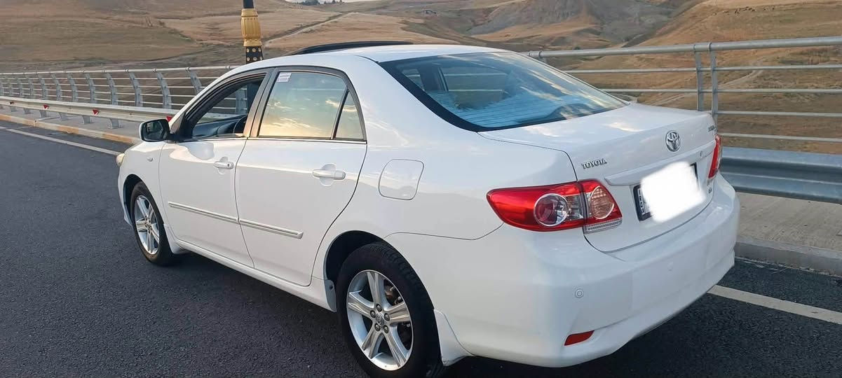 بیکاشۆ یابانی ٢٠١٣
بێ سبوغ و بێ قۆپ و بێ تعدیل
بێ مەسرەف 
٩٨ کم رۆیە 
سەیارەکە یەک دەستە
تبرید لمسە 
مەکینە مرغوب 
گێر و مەکینە و تەبرید بە شەرت 
*********** أربيل, العراق

