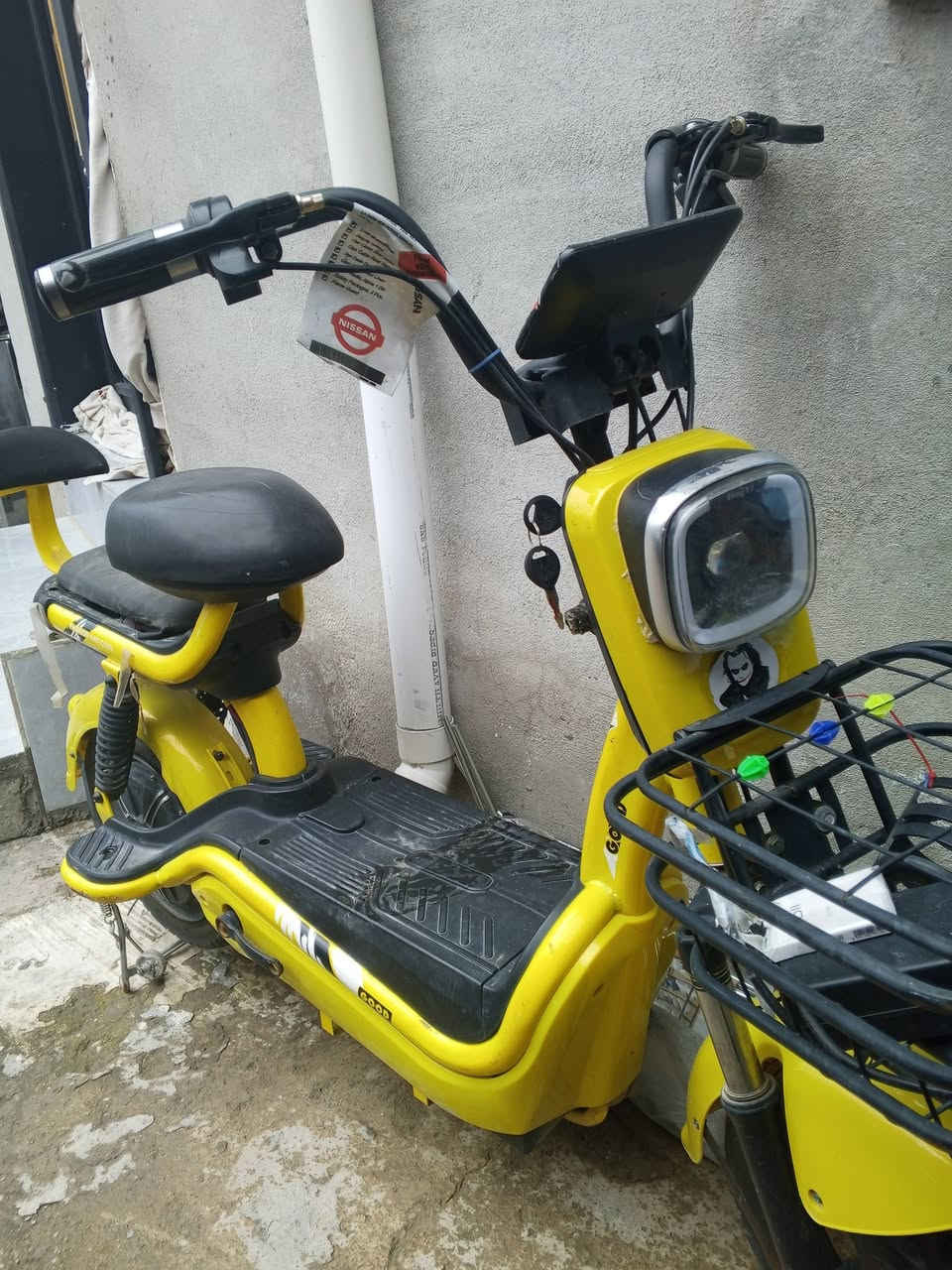 ماطور شحن كلش نضيف بس بطاريات هابطه سعر 150بي مجال اتواصل وتساب عنوان كركوك ***********
