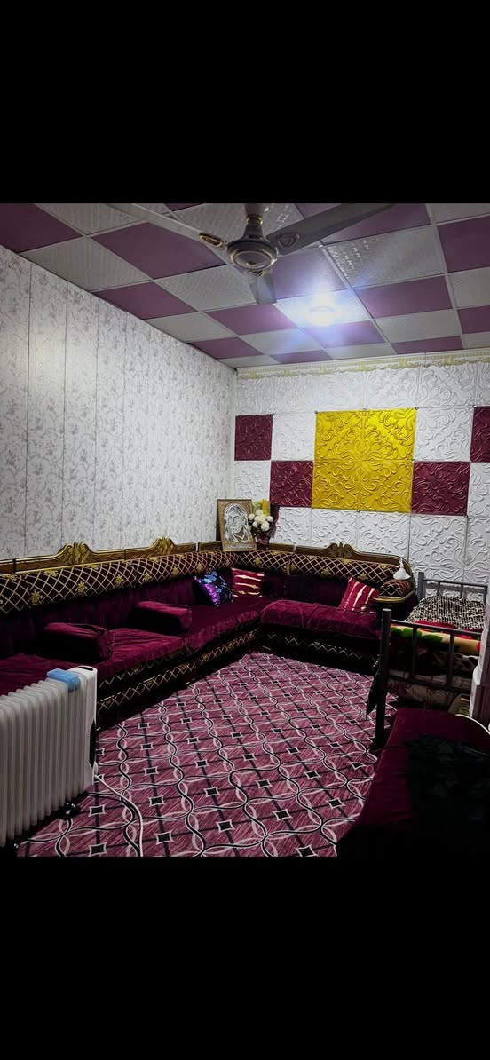بيت للبيع بجمهوريه موقعه راقي قريب جدا ع المدارس والسوق يبعد 100 متر
طابق واحد. 
يحتوي ع  غرفتين. وصاله واستقبال وصحيات وطارمه.   وب صطح مخزن وسقيفه    السعر 175. . وبي مجال. بسيط  ب اسمي تحويل مباشر ***********. مصفر ماء وكهرباء. جيران ذهب وطيبين
