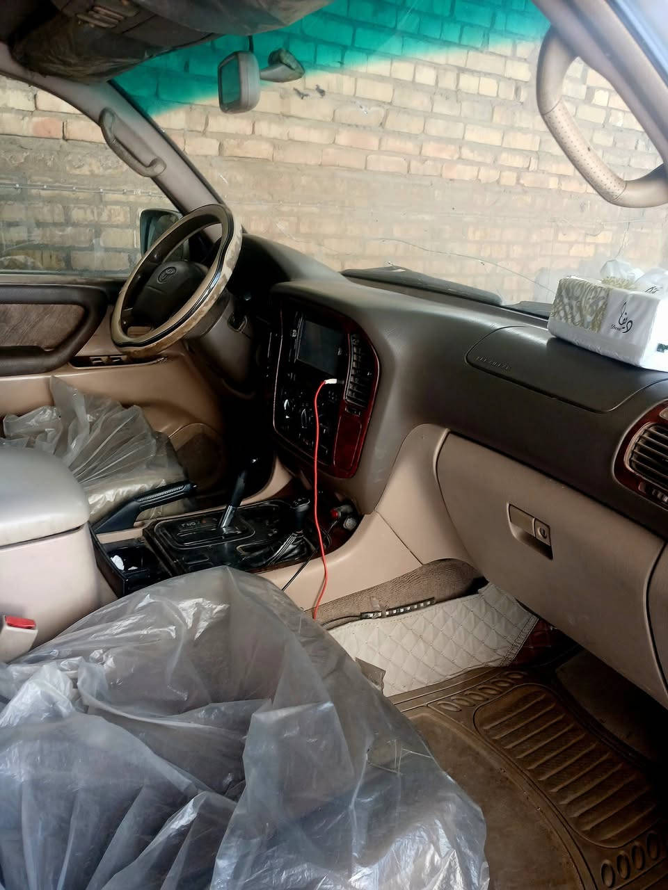 السلام عليكم لاندكروز مونيكا موديل ٢٠٠٢ السيارة بيها 3 قطع جراد ابيعلك مصبوغه ومكينه بيها تبخير كير مكفول  تبريد 3 قطع ثلاجه فتحه جام كهرباء السيارة باسمي العنوان بغداد البلديات السعر 130 وبيها مجال   ***********
