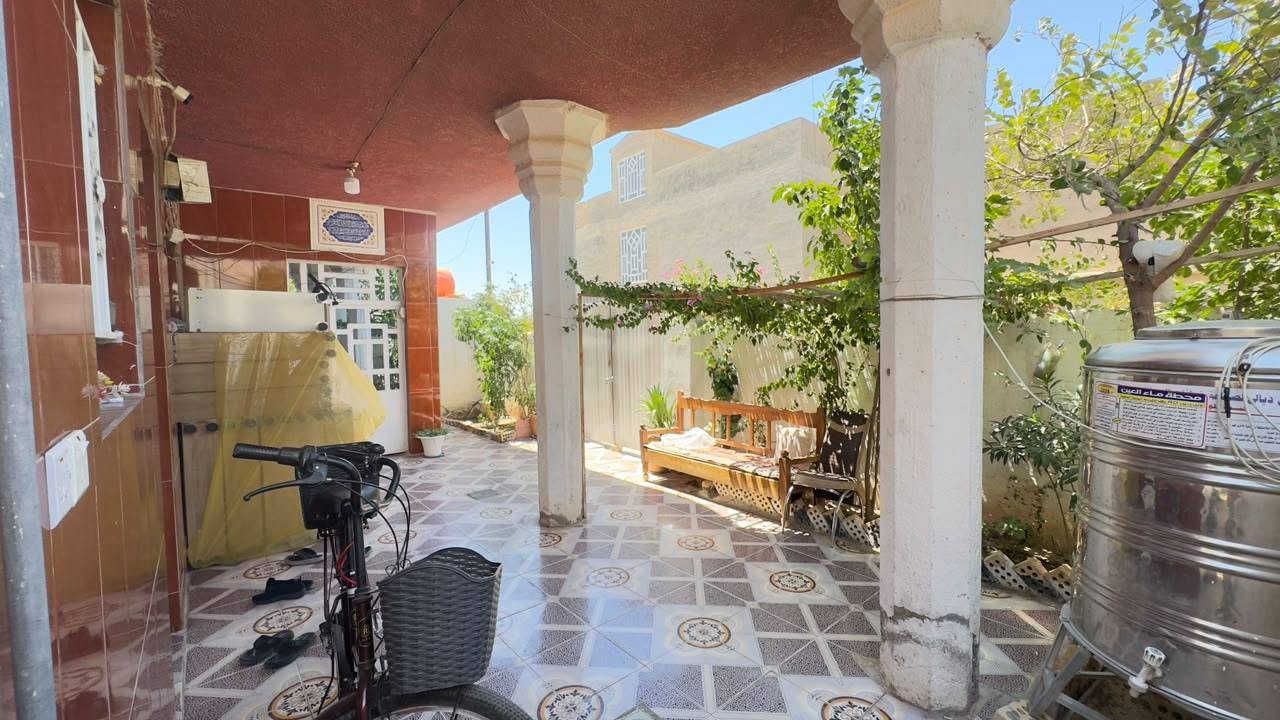 دار للبيع مساحه ٢٤٠ متر طابقين حي العسكري قرب مدينة الألعاب الجديدة
موقع المكتب بلدروز حي العسكري مقابل المستوصف *********** ***********
