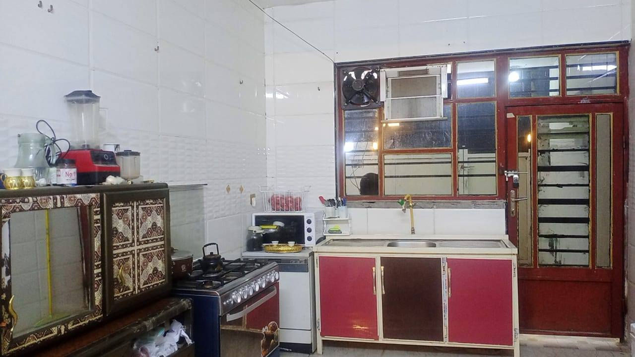 دار للبيع – طابو ملك صرف
🔹 المساحة: 150 متر 🔹 الواجهة: 7.5 متر 🔹 النزال: 20 متر 🔹 البناء: طابقين – طابوق مسلح – بناء جديد
تفاصيل الطابق الأول:
استقبال ضيوف (10 متر)
مطبخ
غرفتين نوم
صحيات خارجية وداخلية
منور عدد (2)
تفاصيل الطابق الثاني:
3 غرف نوم
صحيات
🔹 مجموع الغرف: 5 غرف نوم
📍 العنوان: بغداد – المدائن – منطقة الوردية
قريبة جداً على الشارع العام
📞 للاستفسار: ***********
