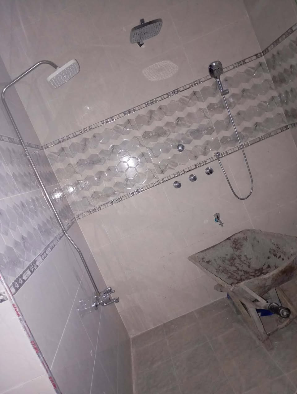 خلفه سراميك متفرق شقل رقم وحد شرط ليزر وشرط نضافه بسعار مناسبه جدا
***********
