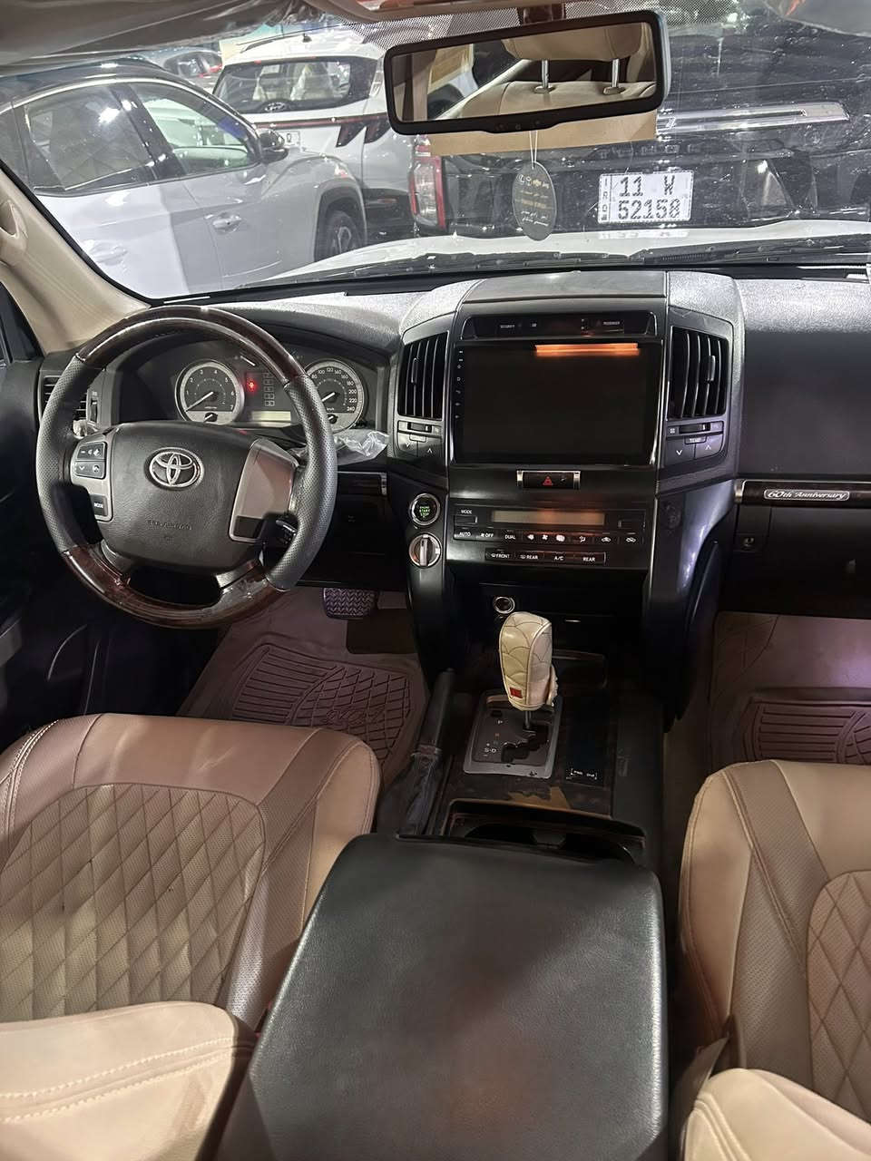 سلام عليكم 
لاندكروز موديل 2011 ستينيه 6 سلندر  رقم بغداد باسمنه سونارها مرفق بلمنشور ماشيه 260 حلوه السياره مكانها حله سعرها 288 وبيها مجال للاستفسار:- ***********
