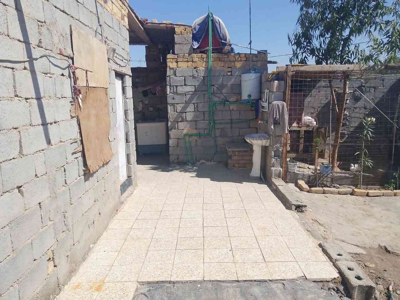 بيت للبيع في الناصريه حي التضحيه
قرب مدرسة السلام، بيت حواسم بيه وصل بلديه 
مساحة,180 متر ، مناه بلوك عكاد 
بيه طاره جبيه ومطبخ وطاله وغرفه وحمام تواليت سوه 
سعر 22 مليون 
،***********،

