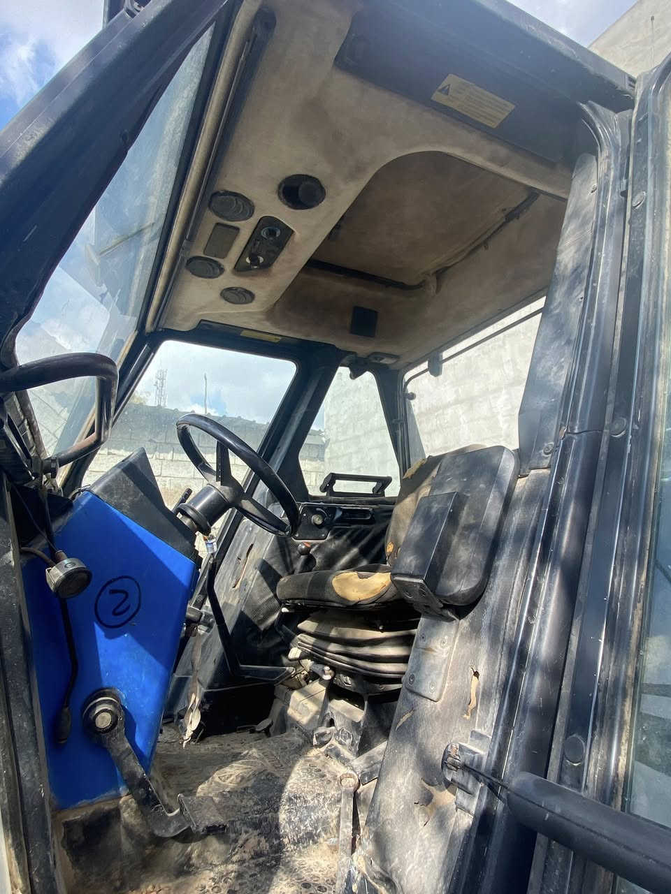 تراكتؤر فيات110 بؤفرؤشتن مؤديل 2003 گير مه كينه  اكسل به شه ر ت   پارچه يه  رقم ***********
