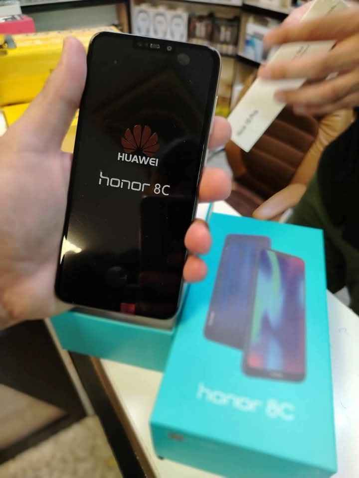 عيد مبارك ع امه محمد اجمعين 
افحص واستلم وبسعر اخوبلاش 
هونر  الاصلي اللي يحمل كل تطبيقات والالعاب
هونر 8c
ذاكره ١٢٨ مع معالج من سناب دراكون
بطاريه ٤٠٠٠ ملي امبير
يحمل كل تطبيقات والالعاب مع ضمان 
السعر 70 الف جمله و مفرد
‏‪بغداد زيونه ربيعي مقابل مول دريم ستي 
اذا اتاخرت بالرد يرجى مراسله ع واتساب  أو اتصال 
***********
*********** الفارس, صلاح الدين
