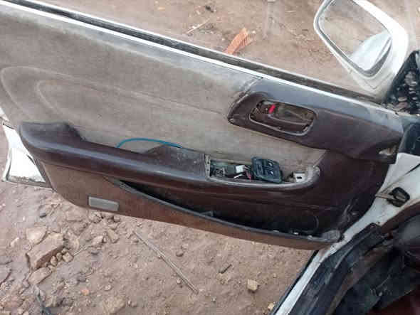 السلام عليكم  سيارة مارك للبيع 
محرك ونجي كير جديد تبريد ثلج  حداديه زينه جهة اليسار كامله مبدلها كلها راديتر جديده كهربائيات كلها شغاله سياره جاهزه ترايك وين متريد سعرها ٣٥ وبيها مجال سنويه نهاية ٢٦ ياله تنفذ ***********
