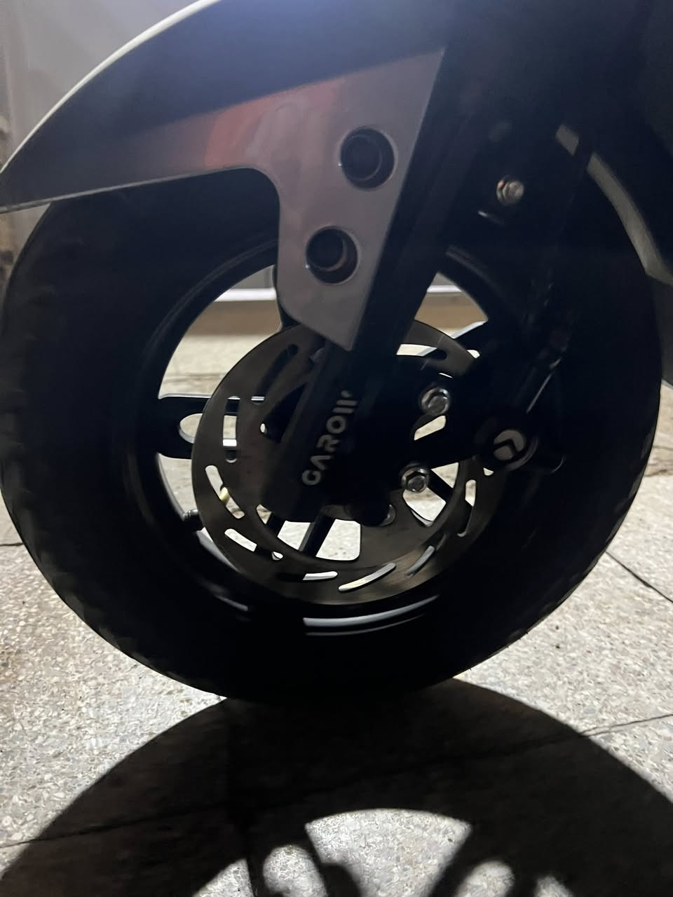 دراجه شحن نوع GAROW318
ست بطاريات كبار 

والدراجه نضيفه جديده مصار شهر من اشتريته 

وبيه بصمه وتشغيل عن بعد ومانع سرقه وسويجه نسختين

بيه شاشه تحدد العطل 

وتستحمل اكثر من 250 كيلو 

والصندوق ماله كلش جبير وبيه جوزه

ومغلفه نايلون 

وبيه درع حديد يحافظ على دراجه

واضوياء جدا قويه 

والسعر 950

***********الرقم
عندي واتساب فقط
