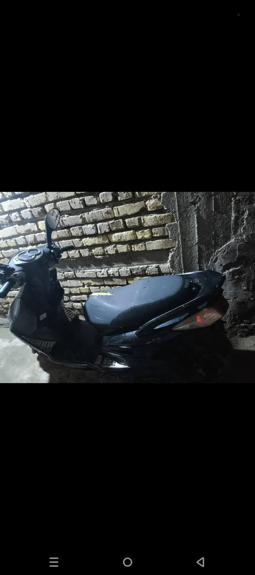 دراجه سكنس فحل كابريته
الدراجه مفتوحه
كهرباىيات كلها شغاله سلف هندر
الدراجه نضيفه ماناقصها شي 
السعر550وبيها مجال
واتساب***********
