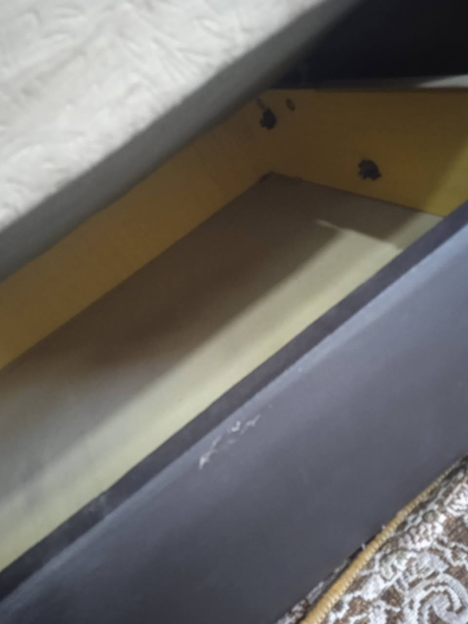 تخم عدد قنفات 2 كبير وقنفه 1 صغير وكراسي 2 للبيع حله بابل ***********
