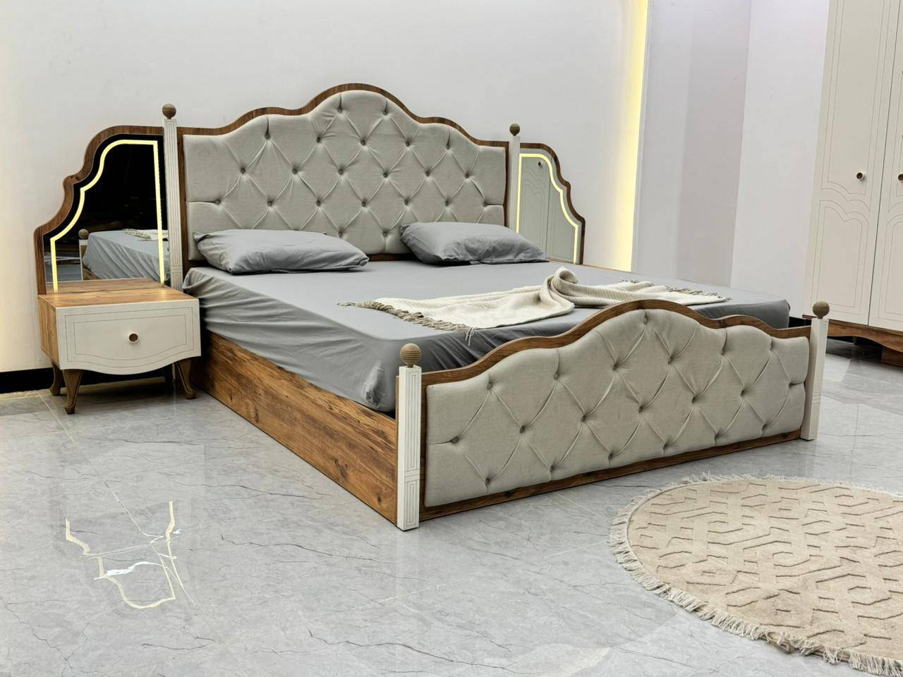 غرف نوم تركي 9 قطع 
كنتور 8ابواب طول الكنتور 3 متر و 20 سم 
ضهر بلوك 8ملم 
برغي وجوي حديد يعني فتح وشد شكد ما تريد الجربايه وي الكومديات 3 متر 
السرير مخزن جكات هيدروليك
السعر مليون و 650 الف فقط 
للحجز والاستفسار راسلونا وات ساب 
 ***********
 البصره
نقل وشد داخل مركز البصره مجاني توجد خدمه توصيل للاقضيه والنواحي والمحافظات الجنوبيه بأسعار مناسبة ملاحظه ما تدفع اي مبلغ قبل لا تنشد وتكمل ابيتك عليكم بس تنزيل الكراتين من السياره لداخل البيت
