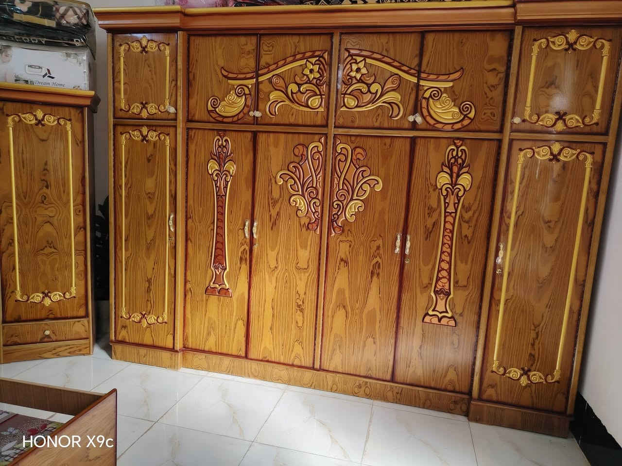 السلام عليكم غرفه للبيع مستعمله شي قليل  مرتبه تجي وتشوف مابيه اي نقص مكاني الرمادي البو  فراج السعر 650 بيه مجال *********** خابرني ودلل بيه واتساب
