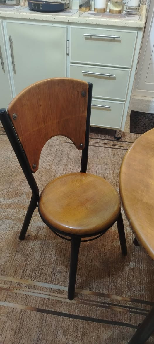 السلام عليكم ميز طعام نظيف للبيع بس واحد الظهر يختلف مثل مامبين بالصور 
سعره ١٠٠ وبي مجال للشراي
المكان محموديه


**إذا كنت صاحب هذا الإعلان وتريد حذفه لأي سبب، رجاءا أرسل رسالة إلى الدعم الفني**