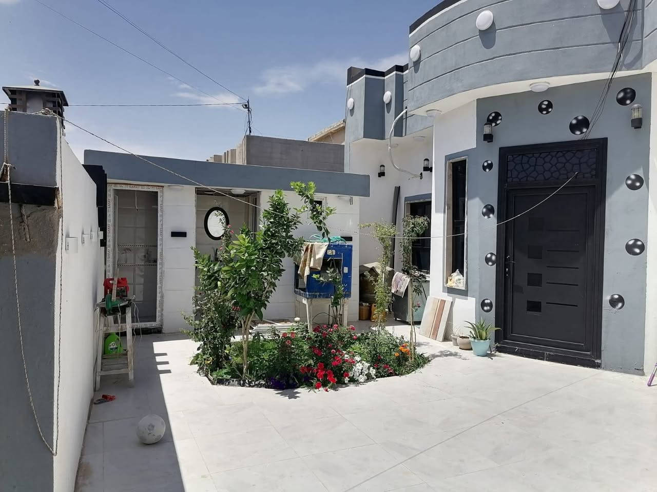 دار للبيع طابق واحد زراعي الدار جديد ونظيف جدآ المساحة ٢٠٠م قرب محطة وقود شمس كركوك السعر ٨٥ مليون ومجال للتواصل ***********
