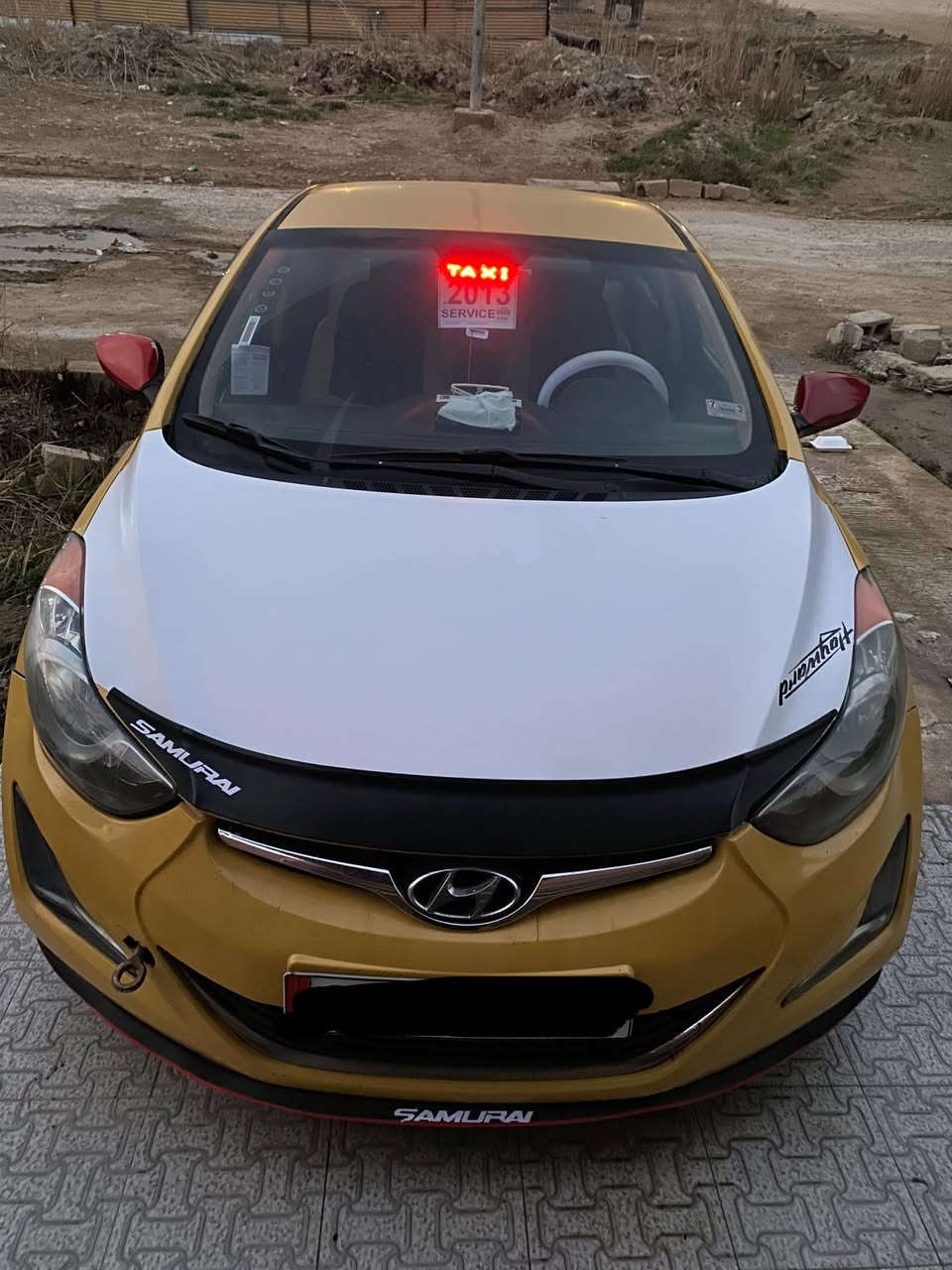 السلام وعليكم شباب.
النتره. 2013امريكي 

السياره ضررهه جامرلغ الخلفي ولباب وره سايق 

كير ومكينه خير من الله. 

رقم ديالى انكليزي خطهه جوال 

مصفره هيئه وغرامات 

بكانهه ديالى بئسمي السياره شرط التحويل 

سعر ٩٨وبيهه مجال لشراي 

وهاذ رقمي ***********
