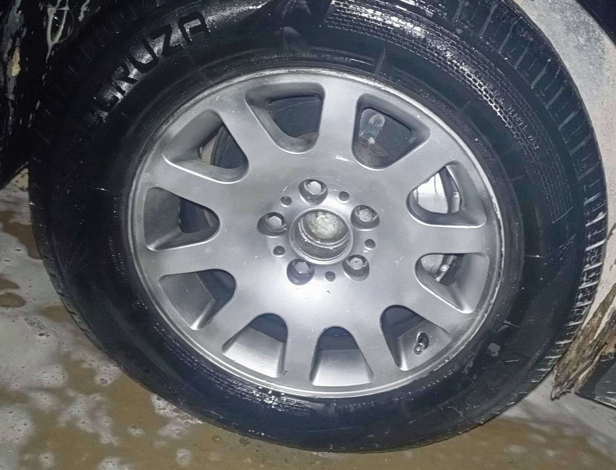 تخم حجم ١٦ هو وتايرات مراوس بحجم ١٧ هو وتايرات ***********
