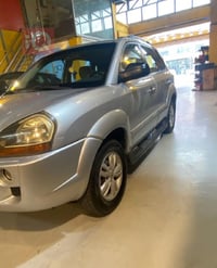 سياره توسان 2010  مكينه 2000 دوش   رقم بغداد   السياره بيها الباب الخل...