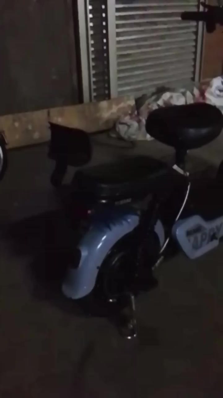 السلام عليكم
مرخصت الادمن دراجه شحن للبيع بيها عطل واحد وهوه الدسك الدراجه كلها بلادي والسعر خاص 
الي مو شراي لا يدخل.


**إذا كنت صاحب هذا الإعلان وتريد حذفه لأي سبب، رجاءا أرسل رسالة إلى الدعم الفني**